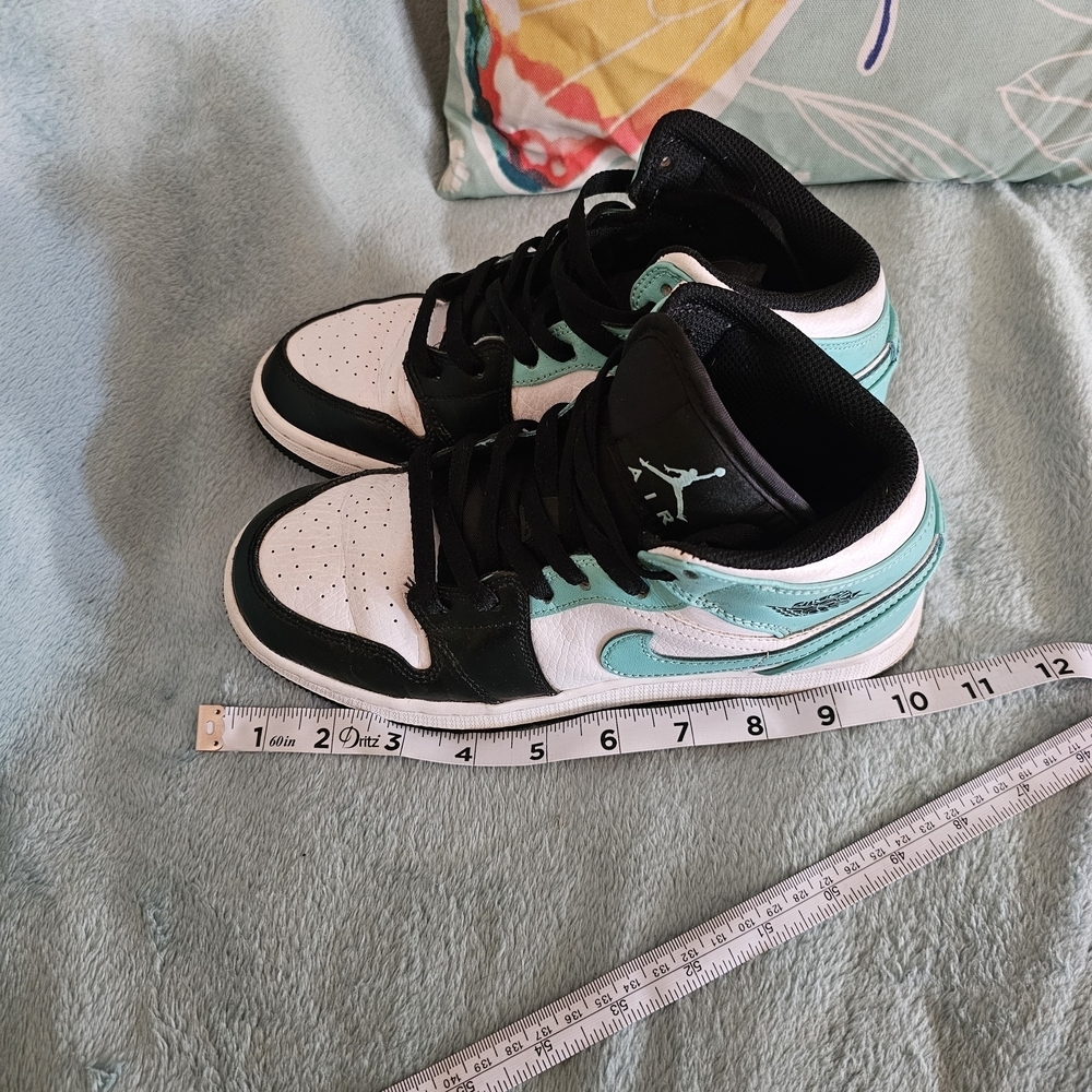 Air Jordan 1 Mid Basketball Shoes In Tropical Twist Youth Size 4.5 - Picture 14 of 14